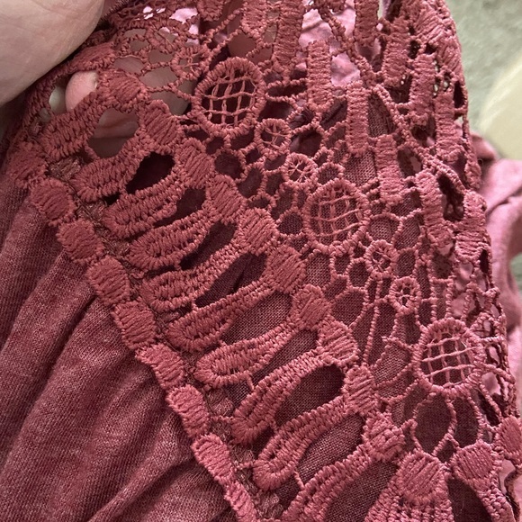 1 MED left! Boho Burgundy Cutout Detail Tie Back Halter Tank Top - Picture 6 of 7